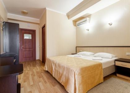 room 134 thumbnail 2