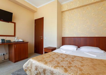 room 131 thumbnail 3