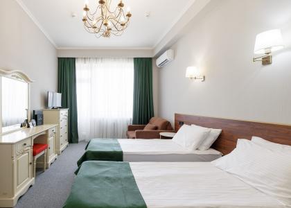room 135 thumbnail 3